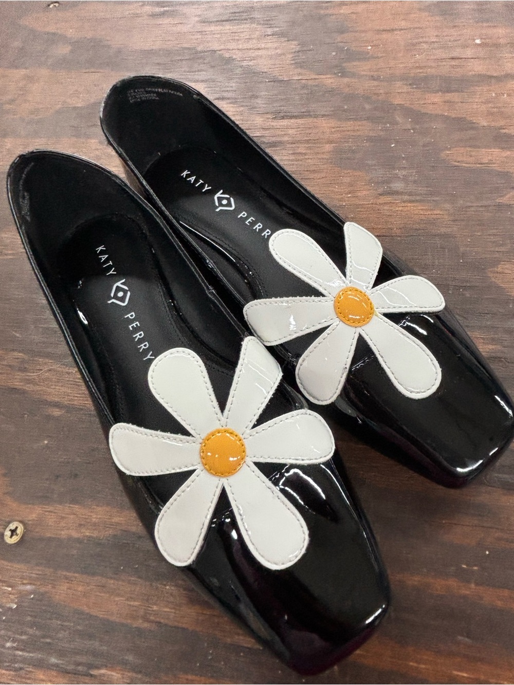 Katy Perry Collections Black Patent Floral Daisy Flats - Picture 4 of 6